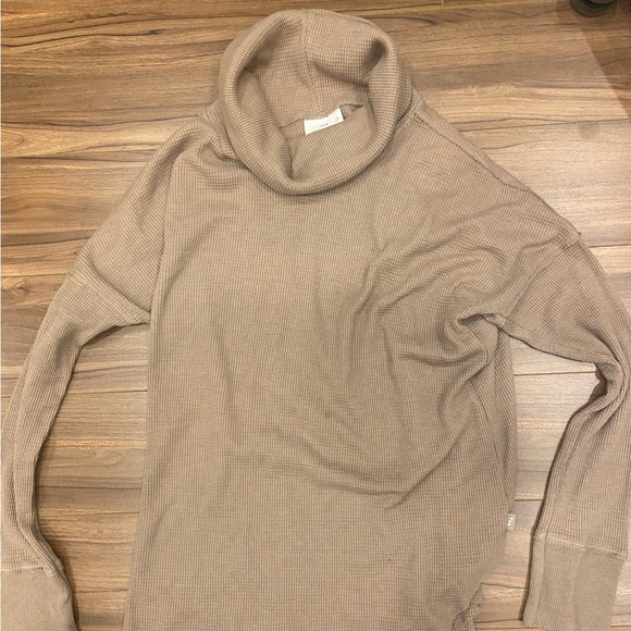 Aritzia TNA Thermal Cowlneck - M - Picture 3 of 6